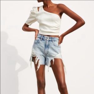 ASYMMETRICAL CROP TOP